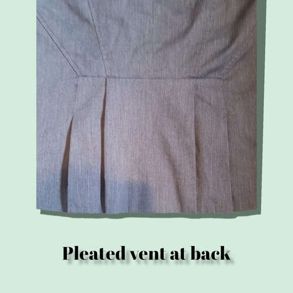 Classic pencil skirt size 14 with front button details - Picture 3 of 6